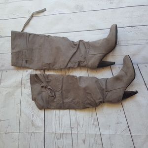 Suede Gray Boots with Accent Bow size 7